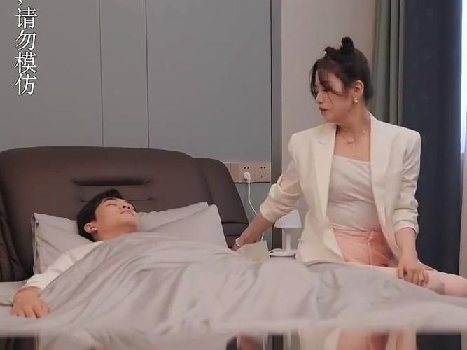 电影：变成猫后我被死对头宠上天