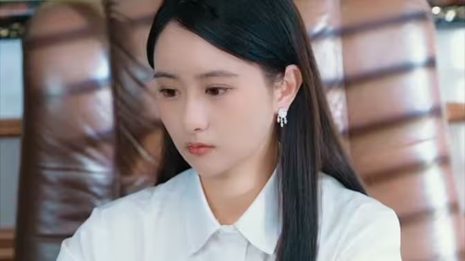 电影:小保姆回乡竟是隐藏大佬