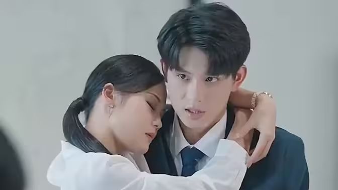 电影：重生后，虐文霸总拿了宠妻剧本